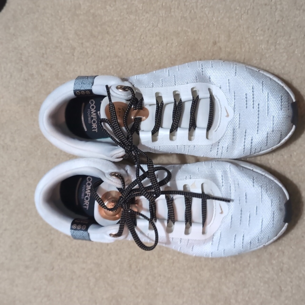 White Nike sneakers size 9